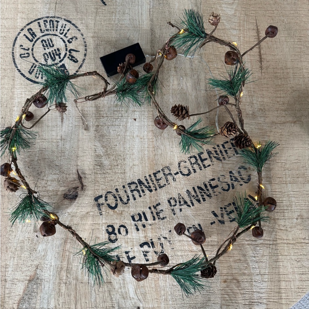 Pottery Barn Lit Pinecone/Rusty Bell Garland